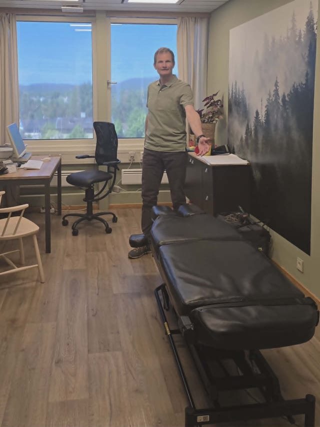 Gunnar Østby, kiropraktor i klinikken på Røa