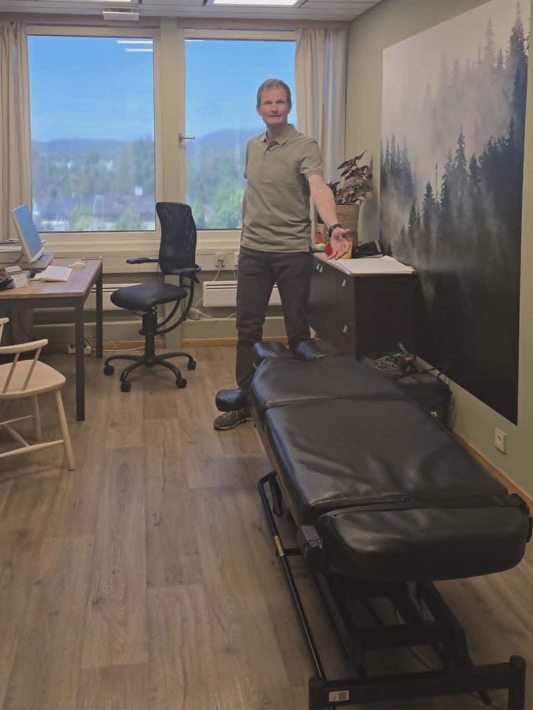 Gunnar Østby, kiropraktor i klinikken på Røa